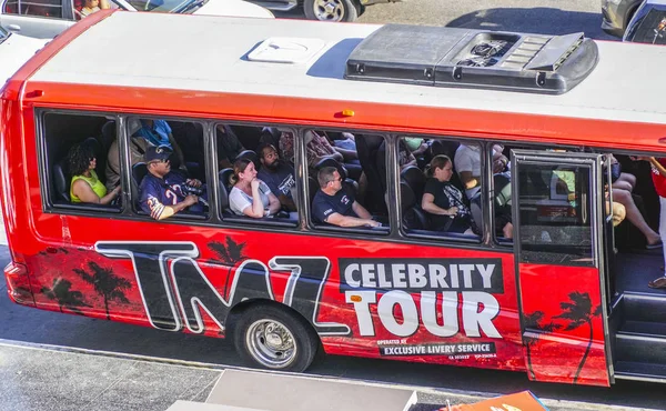 Julkkis Tour bussilla Hollywoodissa - LOS ANGELES - CALIFORNIA - huhtikuu 20, 2017 — kuvapankkivalokuva