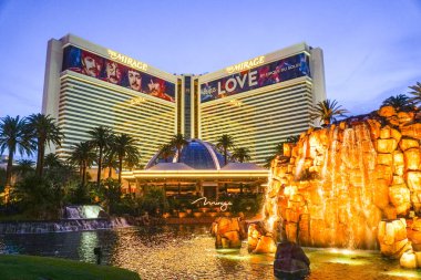 Mirage Hotel and Casino Las Vegas akşam - Las Vegas - Nevada - 23 Nisan 2017