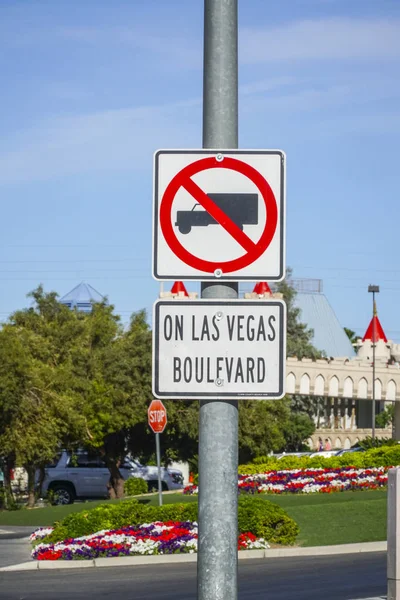 No Trucks on Las Vegas Boulevard - LAS VEGAS - NEVADA - 23 DE ABRIL DE 2017 —  Fotos de Stock