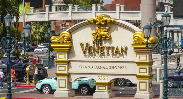 Gouden Venetiaanse teken bij de ingang van het Hotel - Las Vegas - Nevada - 22 April 2017 — Stockfoto