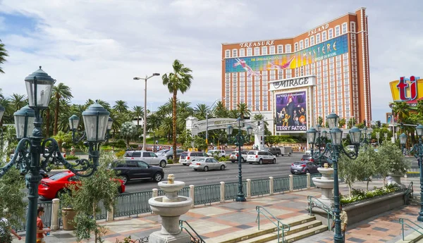 Treasure Island Hotel and Casino i Las Vegas - LAS VEGAS - NEVADA - APRIL 22, 2017 – stockfoto