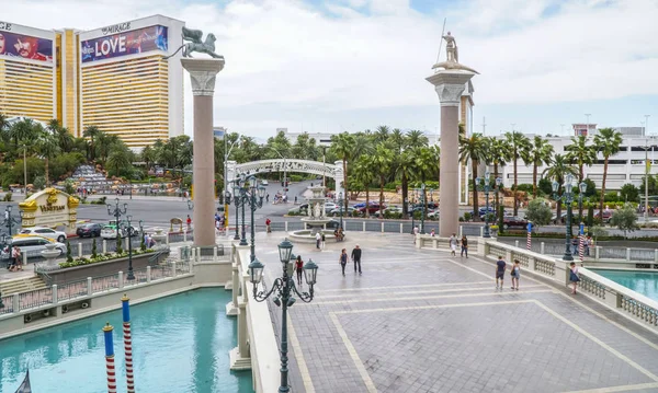 Sisäänkäynti Venetsian hotelli ja kasino Las Vegasissa - LAS VEGAS - NEVADA - huhtikuu 22, 2017 — kuvapankkivalokuva