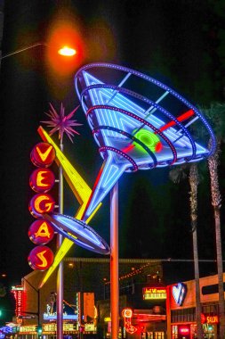 Şehir Las Vegas gece - Fremont street neon ışıkları - Las Vegas - Nevada - 23 Nisan 2017