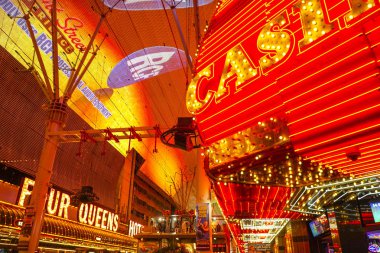 Fremont Casino Neon ışıkları Downtown Las Vegas - Las Vegas - Nevada - 23 Nisan 2017