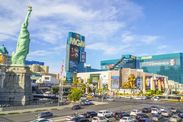 โรงแรมนิวยอร์กและ MGM แกรนด์ในลาสเวกัส เลเซอร์ VEGAS - NEVADA - 23 เมษายน 2017 — ภาพถ่ายสต็อก