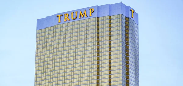 Trump Hotel в Лас-Вегасе вечером - ЛАС-ВЕГАС - НЕВАДА - 23 апреля 2017 года — стоковое фото