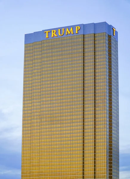 Hotel Trump en Las Vegas por la noche - LAS VEGAS - NEVADA - 23 DE ABRIL DE 2017 — Foto de Stock