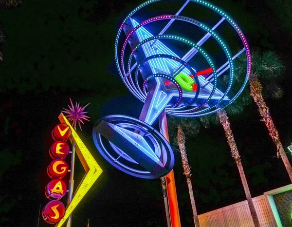 Belvárosi Las Vegas at night - neonfények Fremont utca - Las Vegas - Nevada - 2017. április 23. — Stock Fotó