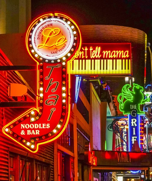 Thais restaurant in Downtown Las Vegas - neon sign - Las Vegas - Nevada - 23 April 2017 — Stockfoto