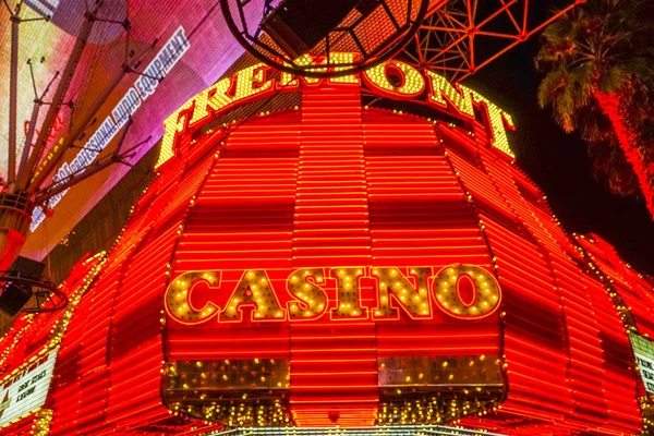 Fremont kaszinó neonfények belvárosi Las Vegas - Las Vegas - Nevada - 2017. április 23. — Stock Fotó