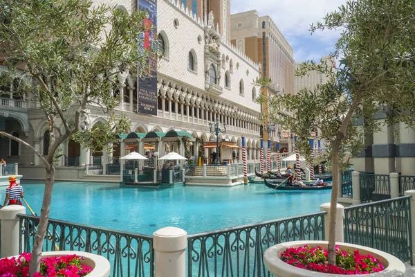 Kaunis venetsialainen hotelli gondoleilla Las Vegasissa - LAS VEGAS - NEVADA - huhtikuu 23, 2017 — kuvapankkivalokuva