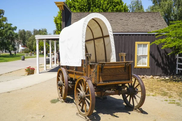 Vecchia carrozza trainata da cavalli - SAN DIEGO - CALIFORNIA - 21 APRILE 2017 — Foto Stock