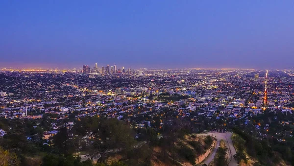 Geweldige luchtfoto boven Los Angeles van Griffith Observatory — Stockfoto