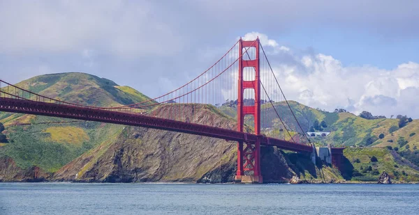 Καταπληκτική θέα πάνω από τη χρυσή γέφυρα πυλών στο Σαν Φρανσίσκο - Σαν Φρανσίσκο - Καλιφόρνια - 18 Απριλίου 2017 — Φωτογραφία Αρχείου