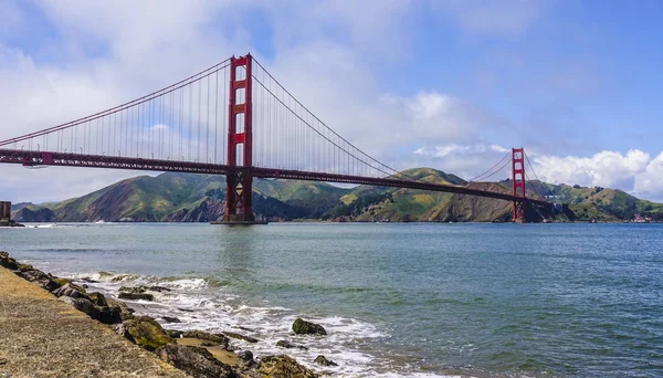 Fantastisk utsikt över Golden Gate-bron i San Francisco - San Francisco - Kalifornien - den 18 April 2017 — Stockfoto