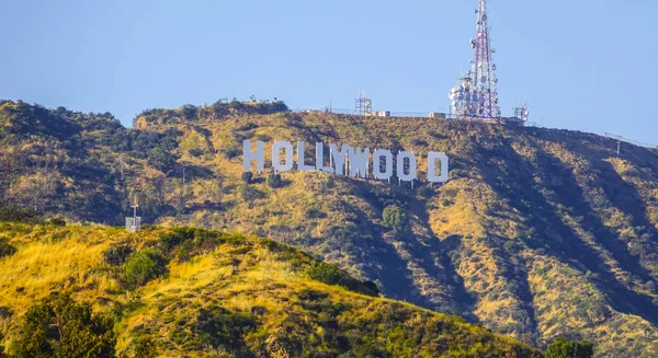 Sinal de Hollywood famoso em Los Angeles - LOS ANGELES - CALIFORNIA - 20 de abril de 2017 — Fotografia de Stock