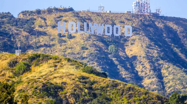 Sinal de Hollywood famoso em Los Angeles - LOS ANGELES - CALIFORNIA - 20 de abril de 2017 — Fotografia de Stock