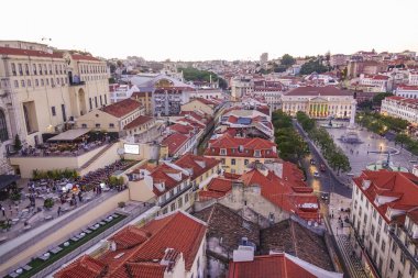 Güneşli bir günde - Lizbon - Portekiz - 17 Haziran 2017 Lizbon şehir üzerinde havadan görünümü