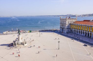 Lizbon Augusta Arch - Lizbon - Portekiz - 17 Haziran 2017 Comercio Meydanı üzerinde havadan görünümü