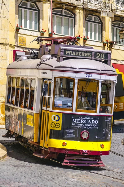 电车在里斯本市-葡萄牙-里斯本-非常有名-28 号 2017 年 6 月 17 日 — 图库照片