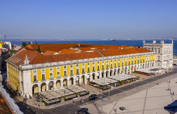 Det vakreste landemerket i Lisboa - Den berømte Comercio-plassen ved Tagus-elva - LISBON - PORTUGAL - JUNE 17, 2017 – stockfoto