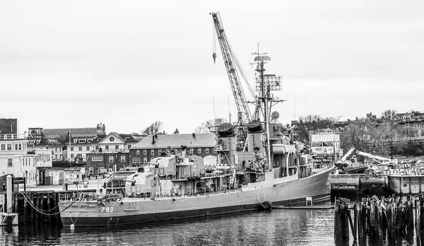 マサチューセッツ州のボストン - ボストン - - 2017 年 4 月 3 日のチャールズタウン海軍工廠で戦艦 — ストック写真