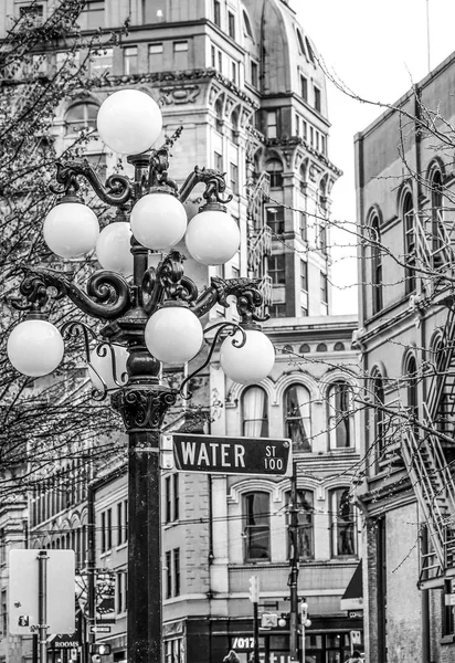 Die straßenlaternen in vancouver gastown - das historische viertel - vancouver - canada - 12. april 2017 — Stockfoto