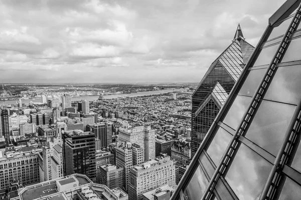 Aerial view over the city of Philadelphia - PHILADELPHIA - PENNSYLVANIA - APRIL 7, 2017 — Stock Photo, Image