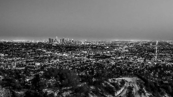 Geweldige luchtfoto boven Los Angeles van Griffith Observatory — Stockfoto