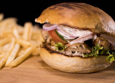 Lezzetli Fast Food Burger - Chickenburger yemeye hazır