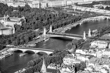 Paris - havadan görünümü Seine Nehri üzerinde köprüler