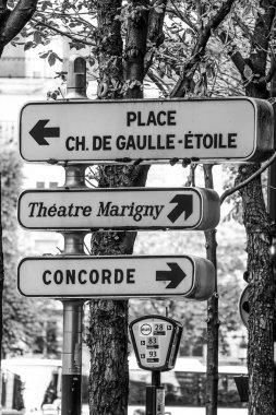 Paris şehri yön işaretleri