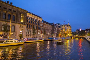 Muhteşem Amsterdam - geceleri - güzel Amsterdam - Hollanda - 20 Temmuz 2017 Kanallar