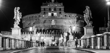 Roma'daki Castel Sant Angelo şaşırtıcı melekler köprüye