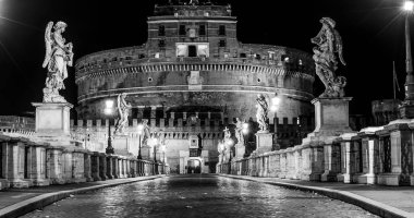 Roma'daki Castel Sant Angelo şaşırtıcı melekler köprüye