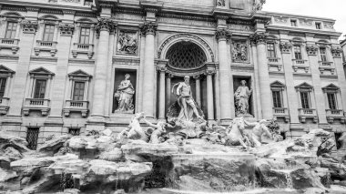 Roma - Trevi çeşmeler - Fontana di Trevi en önemli simge yapılar