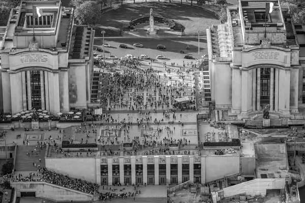 Trocadero-Platz in Paris - ein sehr geschäftiger Ort - Luftaufnahme — Stockfoto