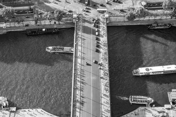 Paris - havadan görünümü Seine Nehri üzerinde köprüler