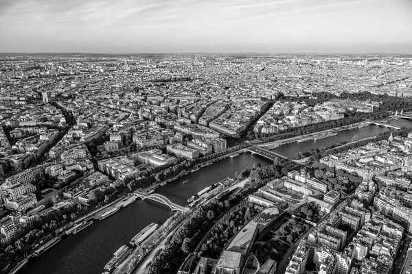 큰 도시 파리의 에펠 타워의 상단 갑판에서 보기 — 스톡 사진