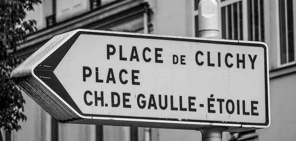 Richting borden in de stad Parijs — Stockfoto