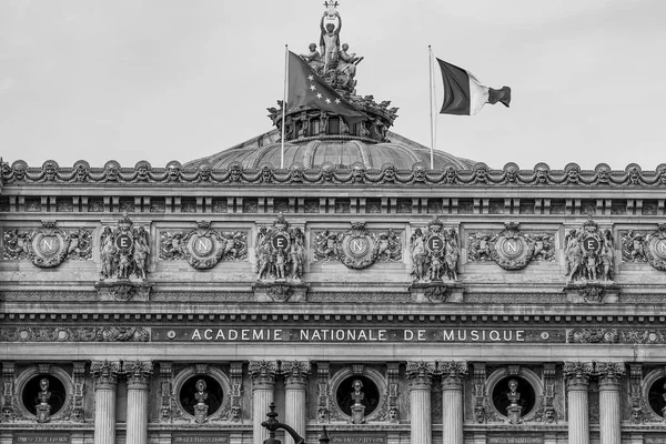 Toppen av operan i Paris — Stockfoto
