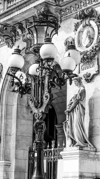 Street Lantern en la Ópera de París — Foto de Stock