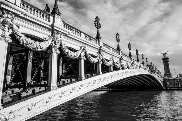Geweldige Alexandre Iii-brug in de stad Parijs — Stockfoto