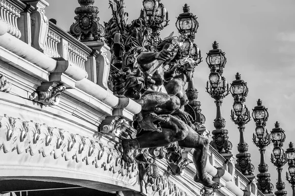 Incroyable pont Alexandre III dans la ville de Paris — Photo