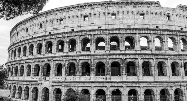 O Coliseu de Roma - Colisseo di Roma - uma atração turística — Fotografia de Stock