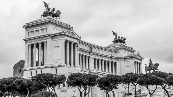 Edifício do Monumento Nacional em Roma — Fotografia de Stock