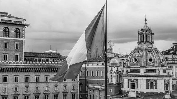Italiaanse vlag in de stad Rome — Stockfoto