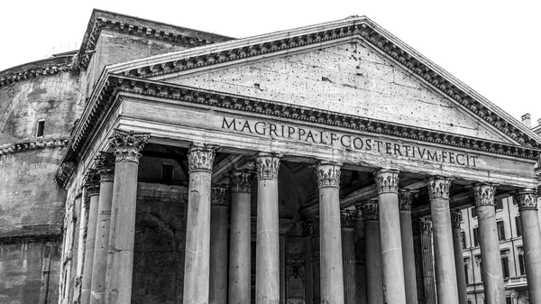 O Panteão de Roma - a igreja católica mais antiga da cidade — Fotografia de Stock