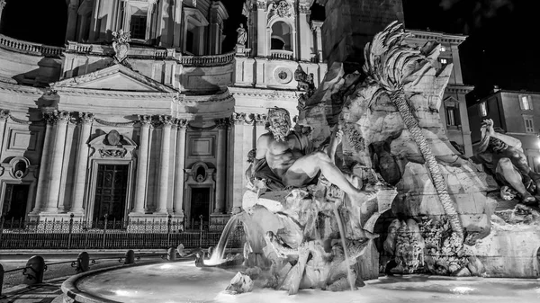 Ünlü Piazza Navona, Roma, dört Irmak Çeşmesi — Stok fotoğraf