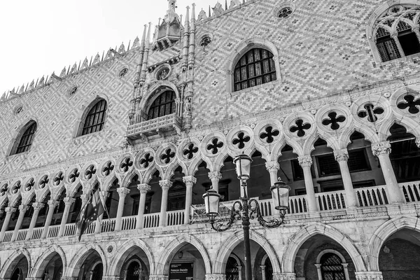 Famoso Palacio Ducal en Venecia - Palazzo Ducale en la Plaza de San Marcos — Foto de Stock